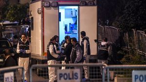 كان فريق التحقيق الجنائي التركي قضى مساء الاثنين 9 ساعات داخل القنصلية السعودية- جيتي