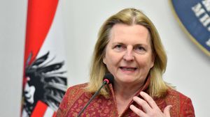 وزيرة خارجية النمسا قالت إنه يمكن تفهم ارتفاع دعوات إغلاق المركز بالتزامن مع مقتل خاشقجي- جيتي
