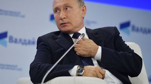 أعرب بوتين عن دهشته من تمسك الولايات المتحدة بنهجها غير الودي تجاه روسيا، ولكن من خلال "نكتة"- جيتي