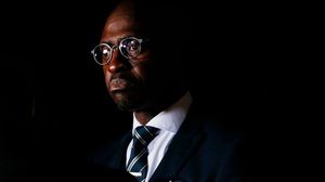 مالوسي جيجابا وزير الشؤون الداخلية في جنوب أفريقيا اعتذر لعائلته بسبب الحرج- جيتي 