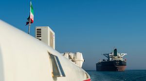 في أواخر أكتوبر أطفأت كل سفينة إيرانية أجهزة الإرسال على متنها لتجنّب أنظمة الرقابة الدولية- جيتي