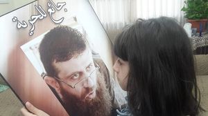 عدنان خاض إضرابه الثالث عن الطعام استمر 58 يوما وانتهى بقرار بالإفراج عنه- المركز الفلسطيني