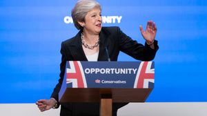 وزراء وأعضاء بالحكومة البريطانية: سندعم خطة إيفيت كوبر إذا لجأت رئيسة الوزراء للمادة 50- جيتي 