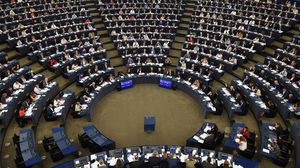 البرلمان الأوروبي شهد مرات عديدة إدانات لتركيا واتهامات للرئيس التركي وتمزيقا لعلم تركيا- جيتي