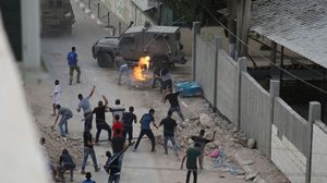 عشرات الطلبة أصيبوا بحالات اختناق بعدما أطلق الاحتلال قنابل الغاز قرب إحدى مدارس الخليل- جيتي