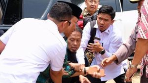 بحسب وسائل إعلام اندونيسية فإن قائد شرطة محلي أصيب في الهجوم أيضا- شرطة باندجلانج