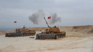 أرسل الجيش التركي حواجز أسمنتية لتعزيز قواته المنتشرة على الحدود مع سوريا- وزارة الدفاع التركية