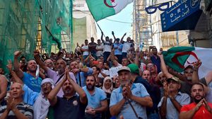 هذه هي أول مظاهرات تشهدها الجزائر في أول جمعة بعد رحيل رئيس أركان الجيش قايد صالح- جيتي