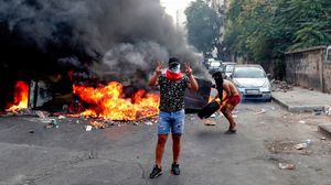 انطلقت سلسلة احتجاجات غاضبة قطّعت بإطارات مطاطية مشتعلة أوصال العاصمة ومداخلها- جيتي
