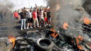 خرجت تظاهرات غير مسبوقة في عدة مدن لبنانية احتجاجا على ضرائب جديدة أعلنت عنها الحكومة- جيتي 