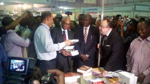 وزير الإعلام السوداني يفتتح معرض الخرطوم للكتاب ويتجول في أروقته  (عربي21)