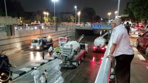 أغرقت الأمطار الأخيرة شوارع مصر وكشفت عيوب البنية التحتية - جيتي