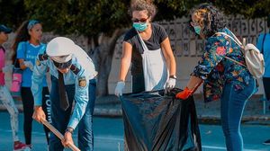 حملات نظافة تجتاح شوارع المدن الرئيسية في تونس بالتزامن مع تسلم قيس سعيد للرئاسة  (عربي21)