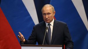 بوتين قال إن روسيا على اتصال مع السراج وحفتر- جيتي