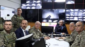 وزير الدفاع التركي خاطب جنود بلاده في محيط مدينة تل أبيض السورية- الأناضول 