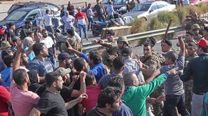 تستمر الاحتجاجات في لبنان لليوم الخامس عشر على التوالي- جيتي