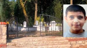 عثر على الطفل السوري وهو معلق على باب المقبرة شرق اسطنبول- تويتر