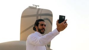 عمر حسين من أبرز ناشطي مواقع التواصل الاجتماعي في السعودية- حسابه عبر تويتر