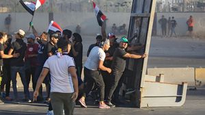 يشهد العراق احتجاجات عنيفة منذ الثلاثاء أودت بمقتل لا يقال عن 100 شخص- جيتي