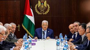 "هآرتس" قالت إن استياء الشعب الفلسطيني من السلطة وقادتها وخاصة محمود عباس ينعكس بصورة ثابتة في الاستطلاعات- جيتي