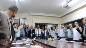 أعضاء نقابتي المعلمين والأطباء خلال لقاء تضامني إبان الإضراب الأخير- تويتر