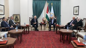 عباس اجتمع مع رئيس لجنة الانتخابات وكلفه بالتحضير لإجراء الانتخابات- وفا