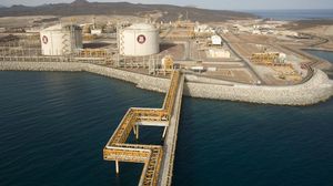تقع في ميناء بلحاف أهم منشأة يمنية لتصدير الغاز المسال- هيئة الطاقة اليمنية