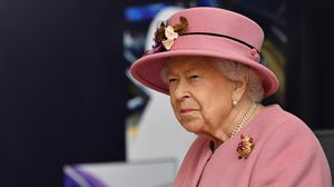  أقر الكثير من الشباب بأنهم لا يعرفون شيئا عن ملكة إنجلترا فيما عبر آخرون عن موقف عدائي منها- جيتي