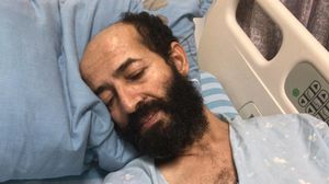 علّق الأسير الفلسطيني ماهر الأخرس إضرابه عن الطعام بعد 103 أيام- نادي الأسير