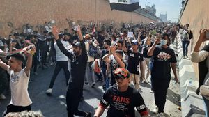 متظاهرون يتدفقون إلى نفق التحرير وسط العاصمة بغداد- السومرية