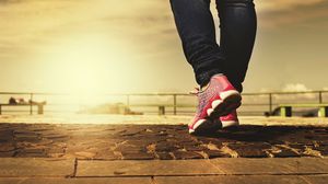 بحسب التقرير؛ فإن من فوائد المشي أيضا حرق الدهون وإضفاء مزيد من القوة للقلب ومحاربة التوتر والقلق- CCO