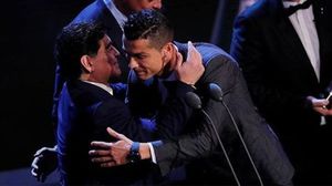 تلقى مارادونا بطل مونديال المكسيك 1986 بلا منازع التهاني من قبل نجوم كرة القدم في العالم- سبورت7/ تويتر