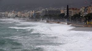 أدت العاصفة إلى حدوث فيضانات على جانبي حدود فرنسا وإيطاليا أدت إلى تدمير جسور وإغلاق طرقات وعزل مجتمعات- جيتي