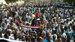 انطلقت ظهر الأربعاء بالخرطوم وأم درمان وبحري وولايات سودانية أخرى مظاهرات داعمة للحكومة المدنية.