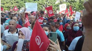 رفع الداعمون للرئيس شعارات تطالب بحل البرلمان- عربي21