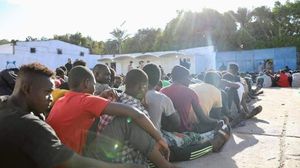الأمن الليبي يحتجز الآلاف في مراكز احتجاز لا تلبي المعايير الإنسانية الدنيا- (الأورومتوسطي)