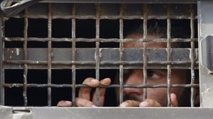 منذ أيام تسود حالة من التوتر داخل السجون الإسرائيلية جرّاء استمرار الانتهاكات الإسرائيلية بحق الأسرى والأسيرات