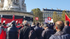 تكرّرت احتجاجات الجالية التونسية بفرنسا رفضا لقرارات سعيّد- تويتر