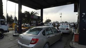 تجمعت طوابير من السيارات أمام محطات الوقود في تونس بسبب أزمة المحروقات - جيتي