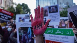 احتجاجات عمال النفط تأتي وسط انتفاضة تشهدها إيران في أعقاب وفاة الشابة مهسا أميني في أيلول/ سبتمبر الماضي بأحد مراكز الشرطة- جيتي