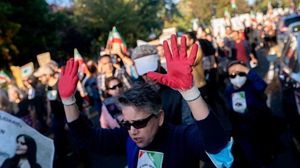 تتهم السلطات الإيرانية المحتجين بالعمالة للخارج- جيتي