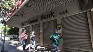 كانت البنوك أقفلت أبوابها بعد عمليات اقتحام مسلحة لعدة مودعين للمطالبة باسترداد أموالهم- جيتي