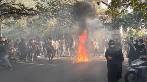 تصر السلطات الإيرانية على إسكات الاحتجاجات بالقوة- جيتي