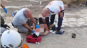 أحد جنود الاحتلال ملقى على الأرض عقب دهسه في أريحا- تويتر