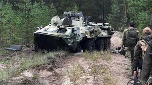آليات عسكرية مدمرة خلال المعارك شرق أوكرانيا- جيتي