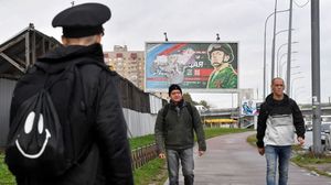 يتدفق عشرات الآلاف من الشباب الروسي - الذين يخشون الانجرار إلى القتال في أوكرانيا - إلى آسيا الوسطى- جيتي