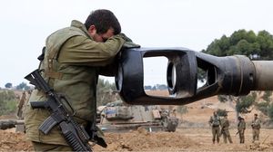 جندي من مدفعية الاحتلال حول القطاع- جيتي