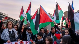 تفاعل ناشطون مع رفع العلم الفلسطيني بعد إسقاط علم الاحتلال- جيتي