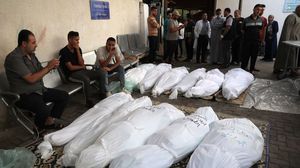 جثث الشهداء تتكدس في المستشفيات من القصف العنيف الذي يستهدف المدنيين- جيتي