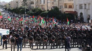منعت الأجهزة الأمنية وصول المتظاهرين إلى منطقة الغور على الحدود مع فلسطين- جيتي
